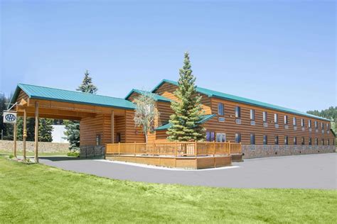 west yellowstone hotels with pools